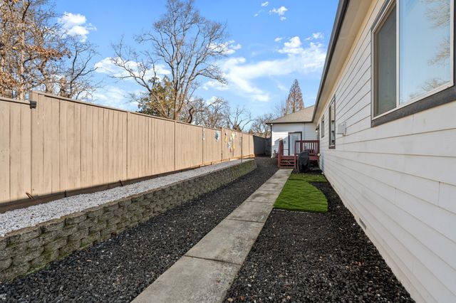 875 N Mountain Avenue, Central Point, OR 97502