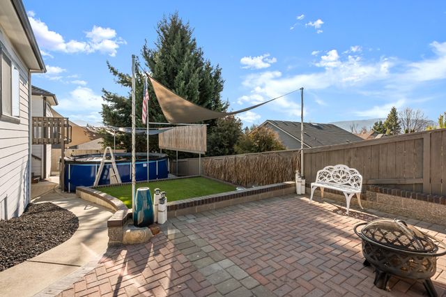 875 N Mountain Avenue, Central Point, OR 97502