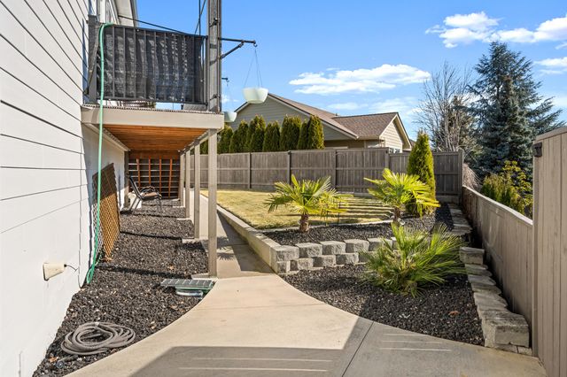 875 N Mountain Avenue, Central Point, OR 97502