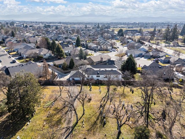 875 N Mountain Avenue, Central Point, OR 97502