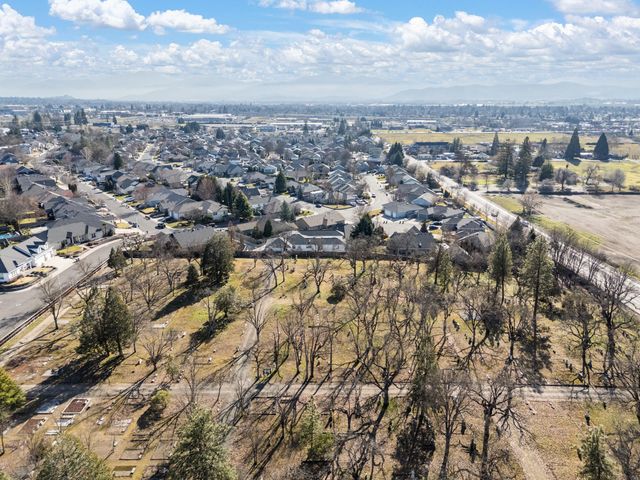 875 N Mountain Avenue, Central Point, OR 97502