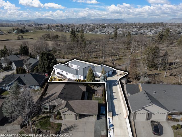 875 N Mountain Avenue, Central Point, OR 97502