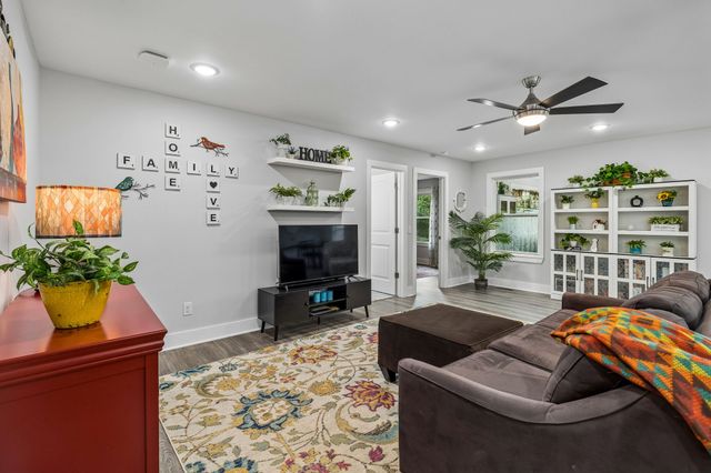 400 Mockingbird Ln, Hartsville, TN 37074