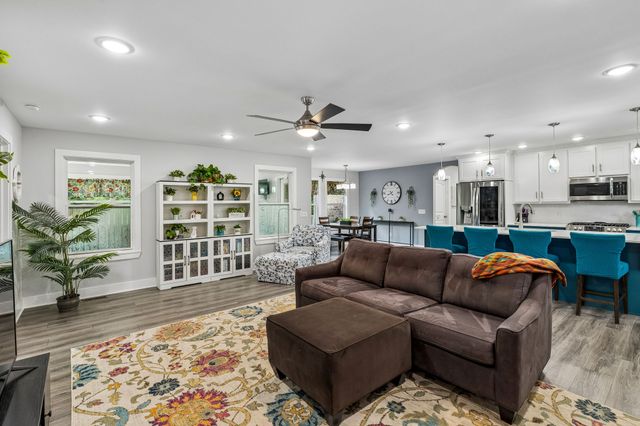 400 Mockingbird Ln, Hartsville, TN 37074