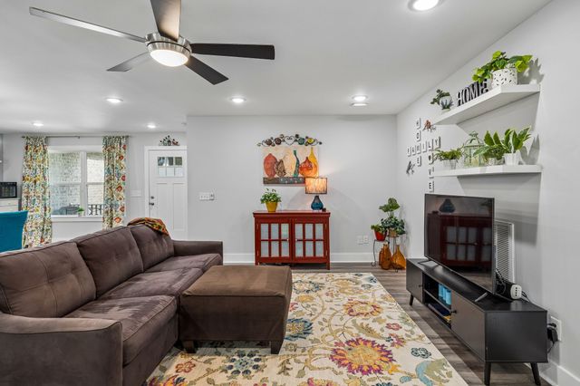 400 Mockingbird Ln, Hartsville, TN 37074