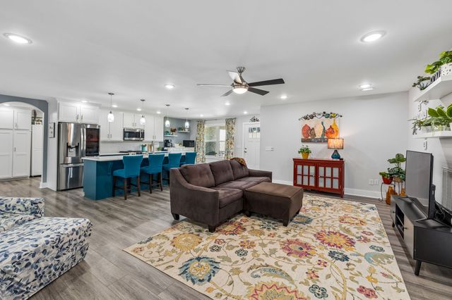 400 Mockingbird Ln, Hartsville, TN 37074