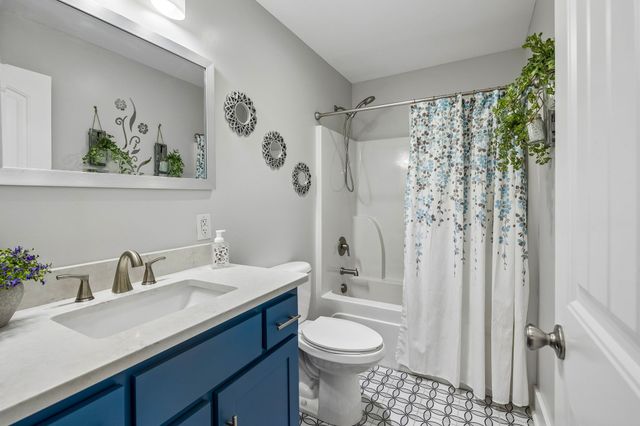 400 Mockingbird Ln, Hartsville, TN 37074