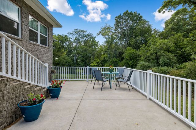 400 Mockingbird Ln, Hartsville, TN 37074