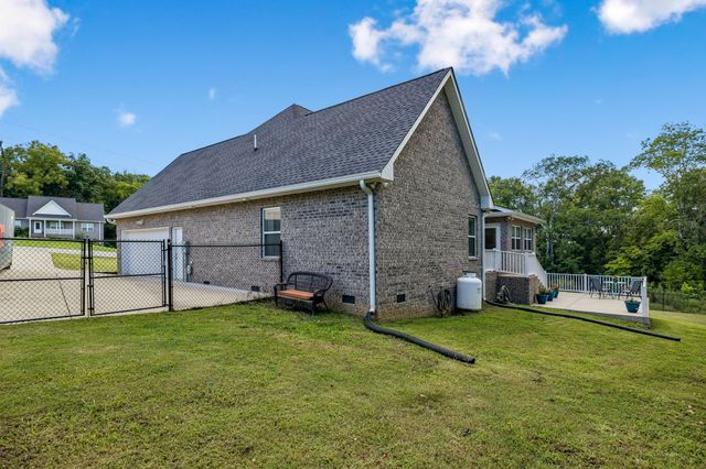 400 Mockingbird Ln, Hartsville, TN 37074