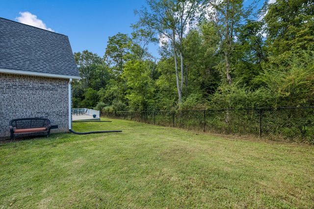 400 Mockingbird Ln, Hartsville, TN 37074