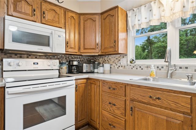 4755 Woodhill Dr, Munhall, PA 15120