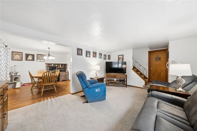 4755 Woodhill Dr, Munhall, PA 15120