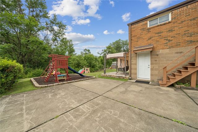 4755 Woodhill Dr, Munhall, PA 15120