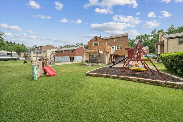4755 Woodhill Dr, Munhall, PA 15120