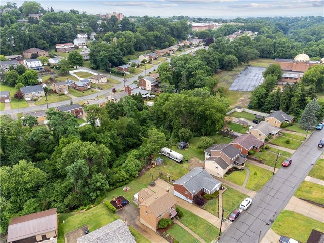 4755 Woodhill Dr, Munhall, PA 15120