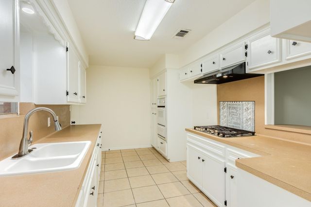 112 Pine St, Lake Jackson, TX 77566