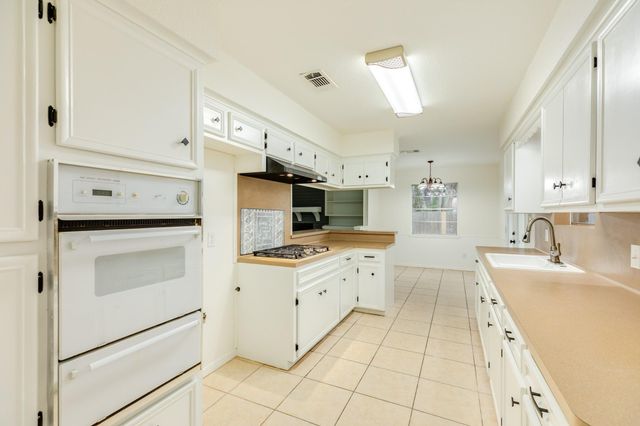 112 Pine St, Lake Jackson, TX 77566