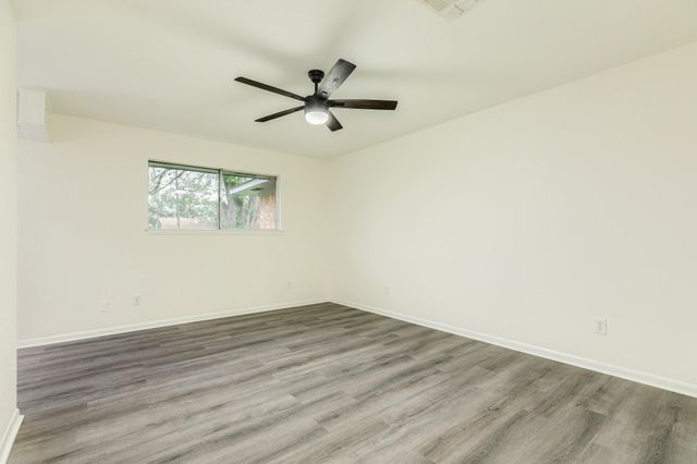 112 Pine St, Lake Jackson, TX 77566