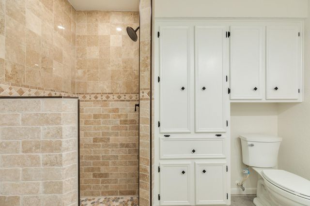 112 Pine St, Lake Jackson, TX 77566