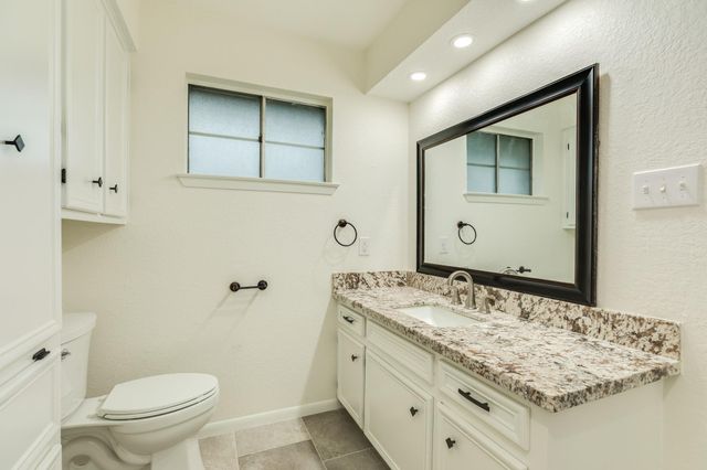 112 Pine St, Lake Jackson, TX 77566