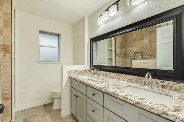 112 Pine St, Lake Jackson, TX 77566