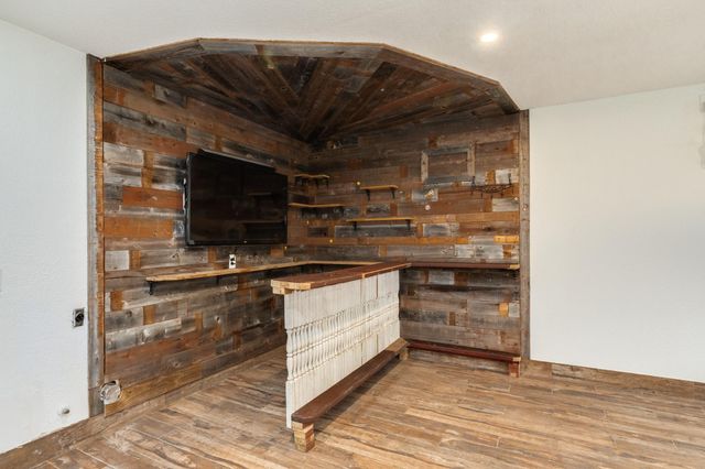 112 Pine St, Lake Jackson, TX 77566