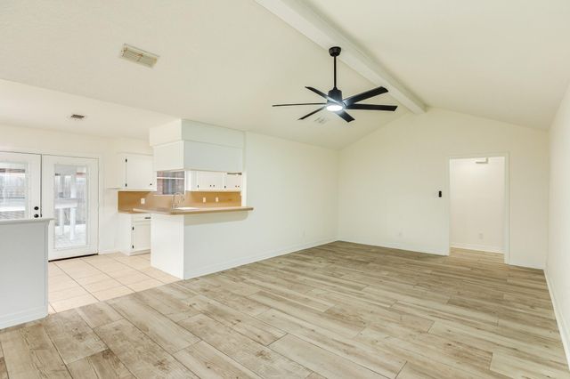 112 Pine St, Lake Jackson, TX 77566