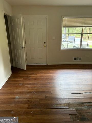 562 Roxbury Drive, Riverdale, GA 30274