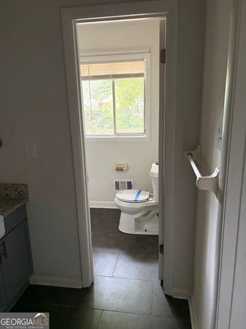 562 Roxbury Drive, Riverdale, GA 30274