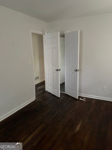 562 Roxbury Drive, Riverdale, GA 30274
