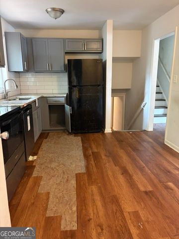 562 Roxbury Drive, Riverdale, GA 30274