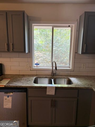 562 Roxbury Drive, Riverdale, GA 30274