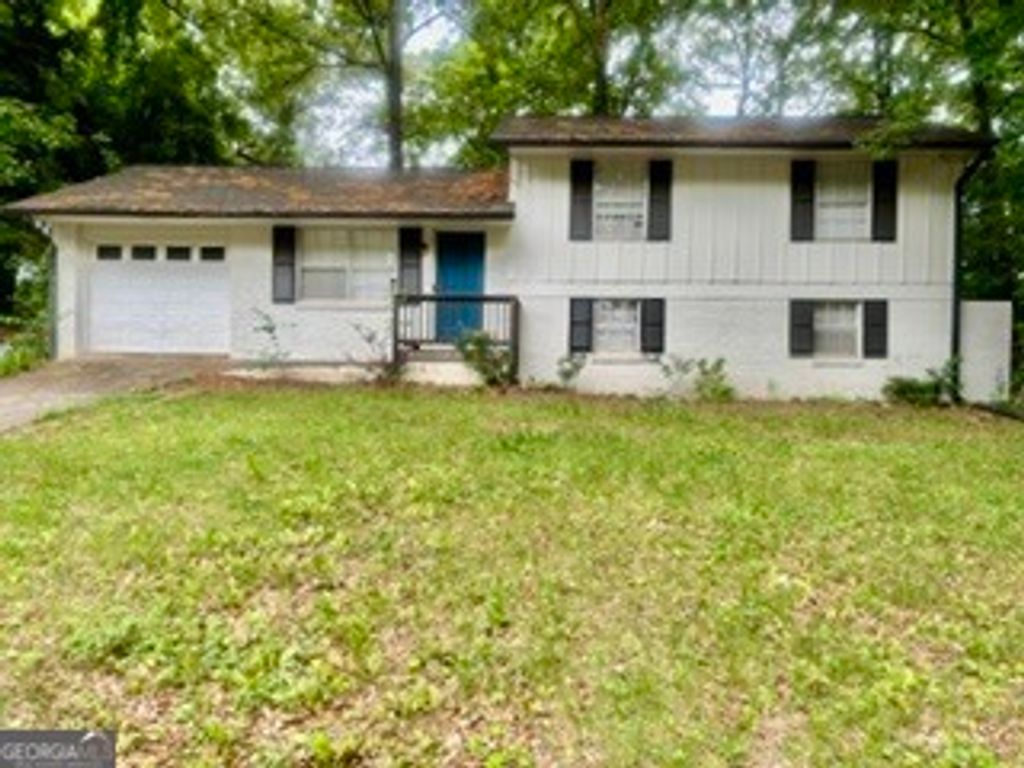 562 Roxbury Drive, Riverdale, GA 30274