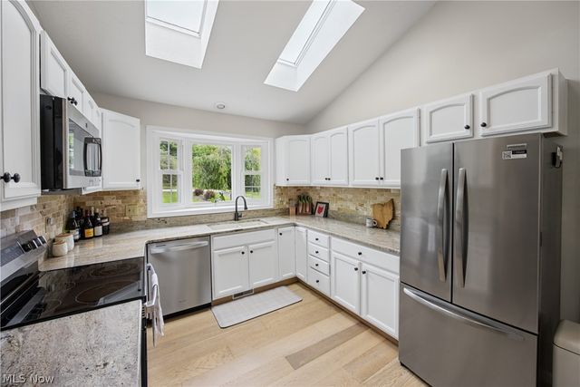 35220 Chagrin Boulevard, Moreland Hills, OH 44022