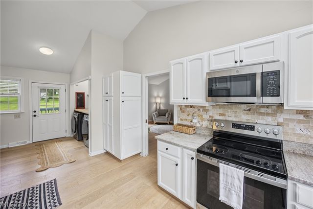 35220 Chagrin Boulevard, Moreland Hills, OH 44022