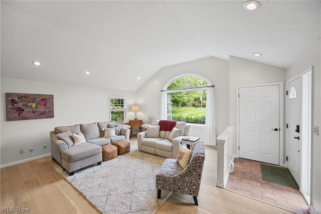 35220 Chagrin Boulevard, Moreland Hills, OH 44022