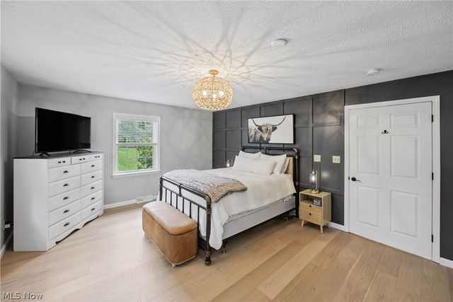 35220 Chagrin Boulevard, Moreland Hills, OH 44022