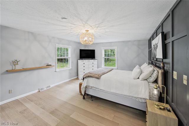 35220 Chagrin Boulevard, Moreland Hills, OH 44022