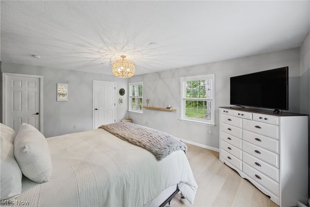 35220 Chagrin Boulevard, Moreland Hills, OH 44022