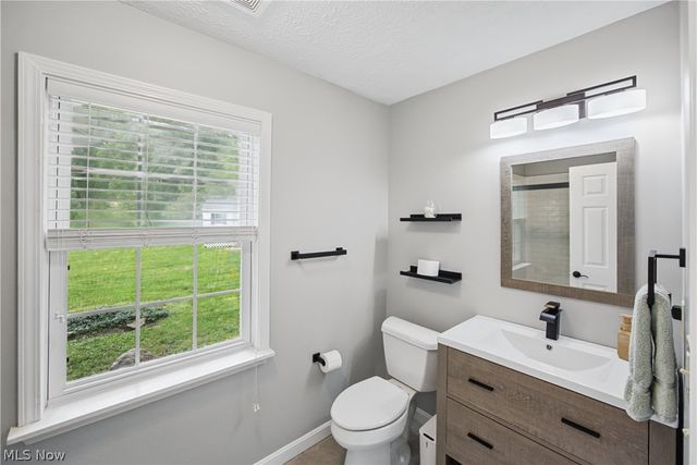35220 Chagrin Boulevard, Moreland Hills, OH 44022