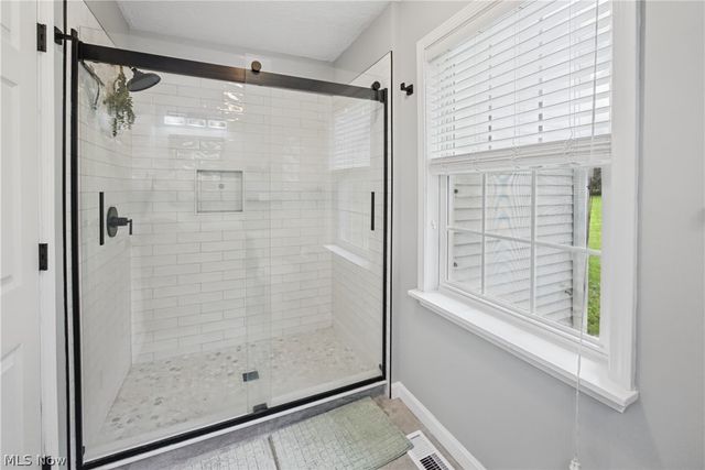 35220 Chagrin Boulevard, Moreland Hills, OH 44022