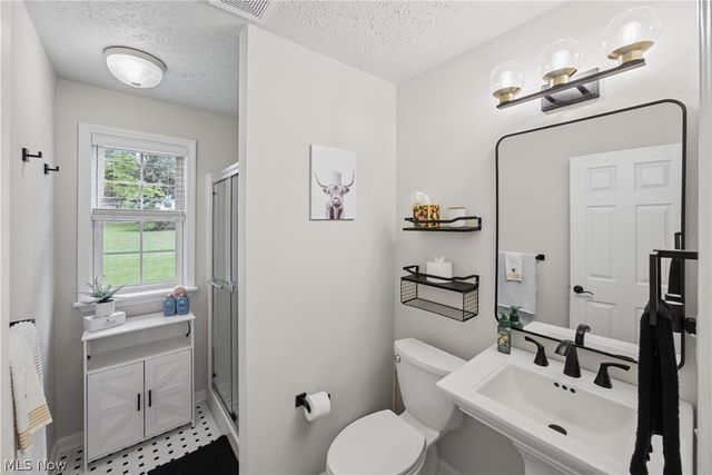 35220 Chagrin Boulevard, Moreland Hills, OH 44022