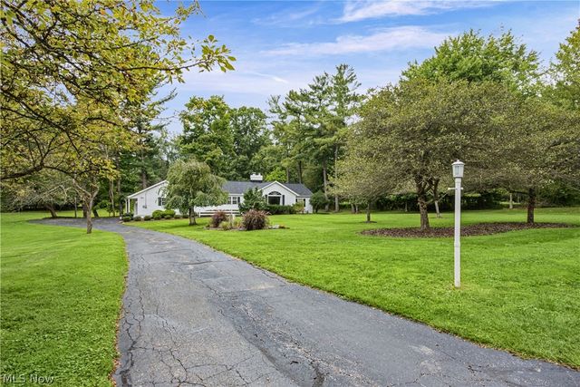 35220 Chagrin Boulevard, Moreland Hills, OH 44022