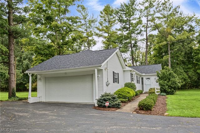 35220 Chagrin Boulevard, Moreland Hills, OH 44022