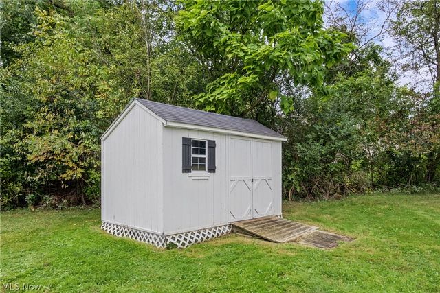 35220 Chagrin Boulevard, Moreland Hills, OH 44022