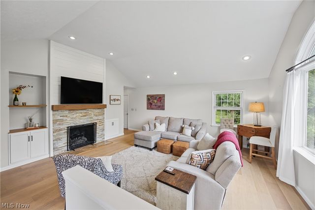 35220 Chagrin Boulevard, Moreland Hills, OH 44022