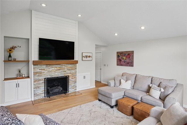 35220 Chagrin Boulevard, Moreland Hills, OH 44022