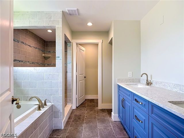 8831 Woodgate DR, Fort Myers, FL 33908