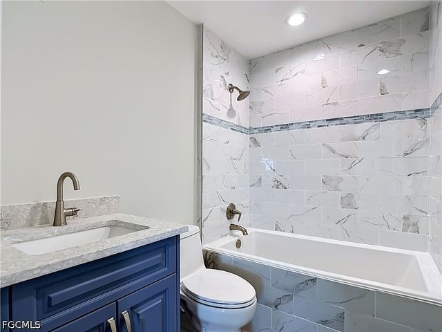 8831 Woodgate DR, Fort Myers, FL 33908