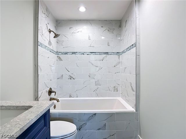 8831 Woodgate DR, Fort Myers, FL 33908